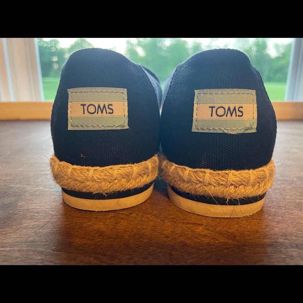 Size 8 TOMS Espadrilles